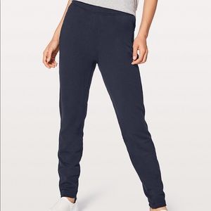 NWT - Lululemon Free to Roam Jogger - Navy/6